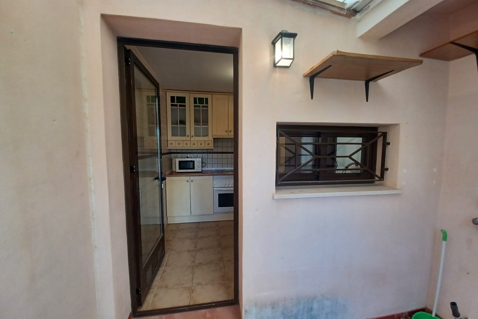 Resale - Town House -
San Cayetano - Inland