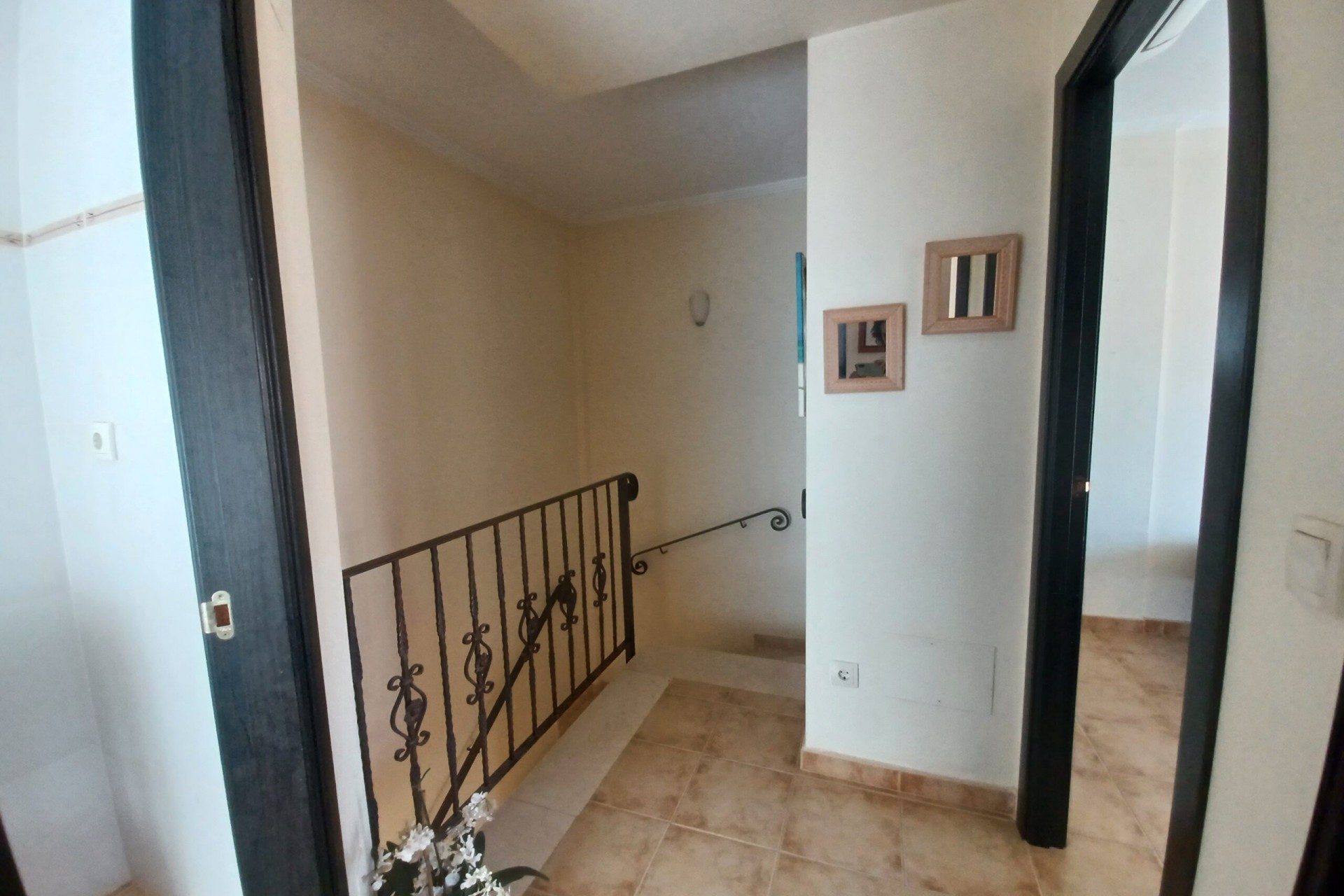 Resale - Town House -
San Cayetano - Inland