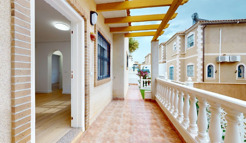 Resale - Town House -
San Miguel de Salinas - Inland