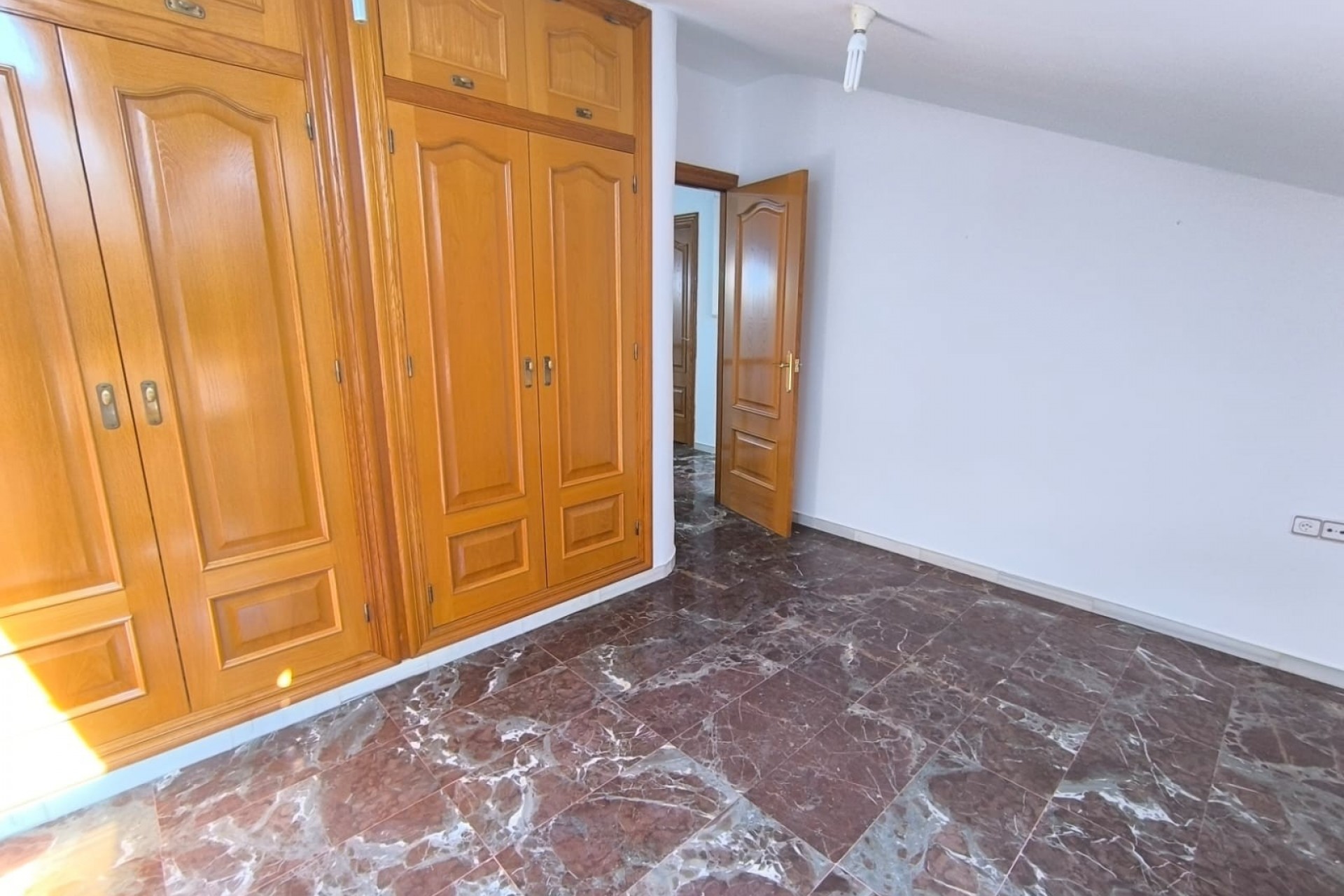 Resale - Town House -
Sax - Inland