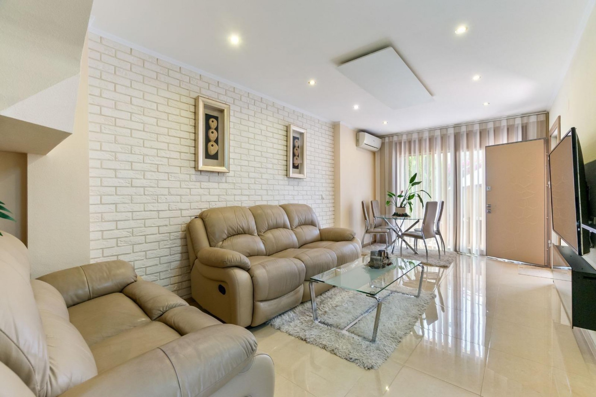 Resale - Town House -
Torrevieja - aguas nuevas
