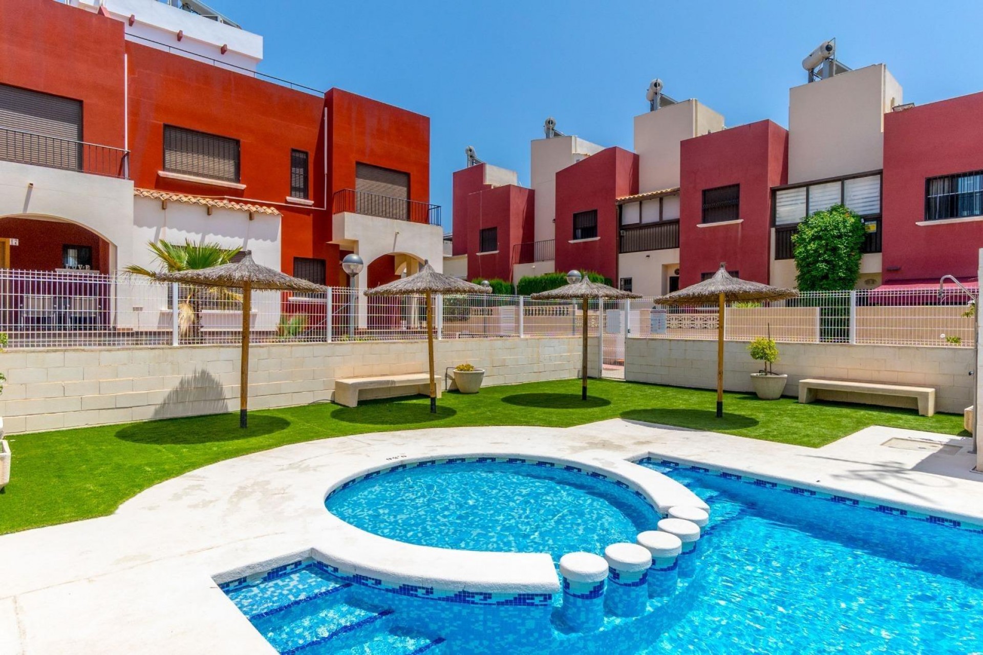 Resale - Town House -
Torrevieja - aguas nuevas