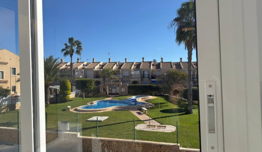 Resale - Town House -
Torrevieja - aguas nuevas