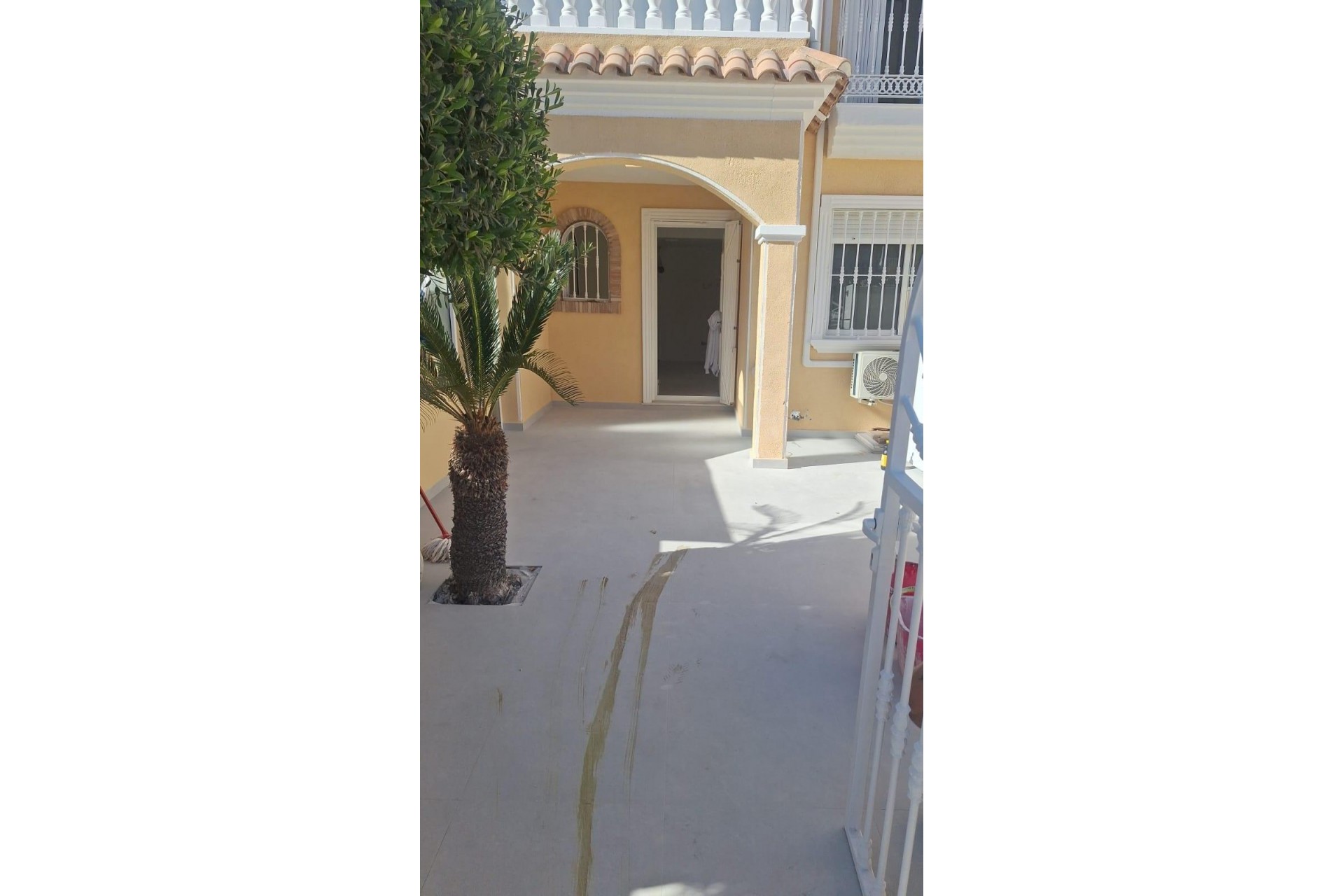 Resale - Town House -
Torrevieja - aguas nuevas
