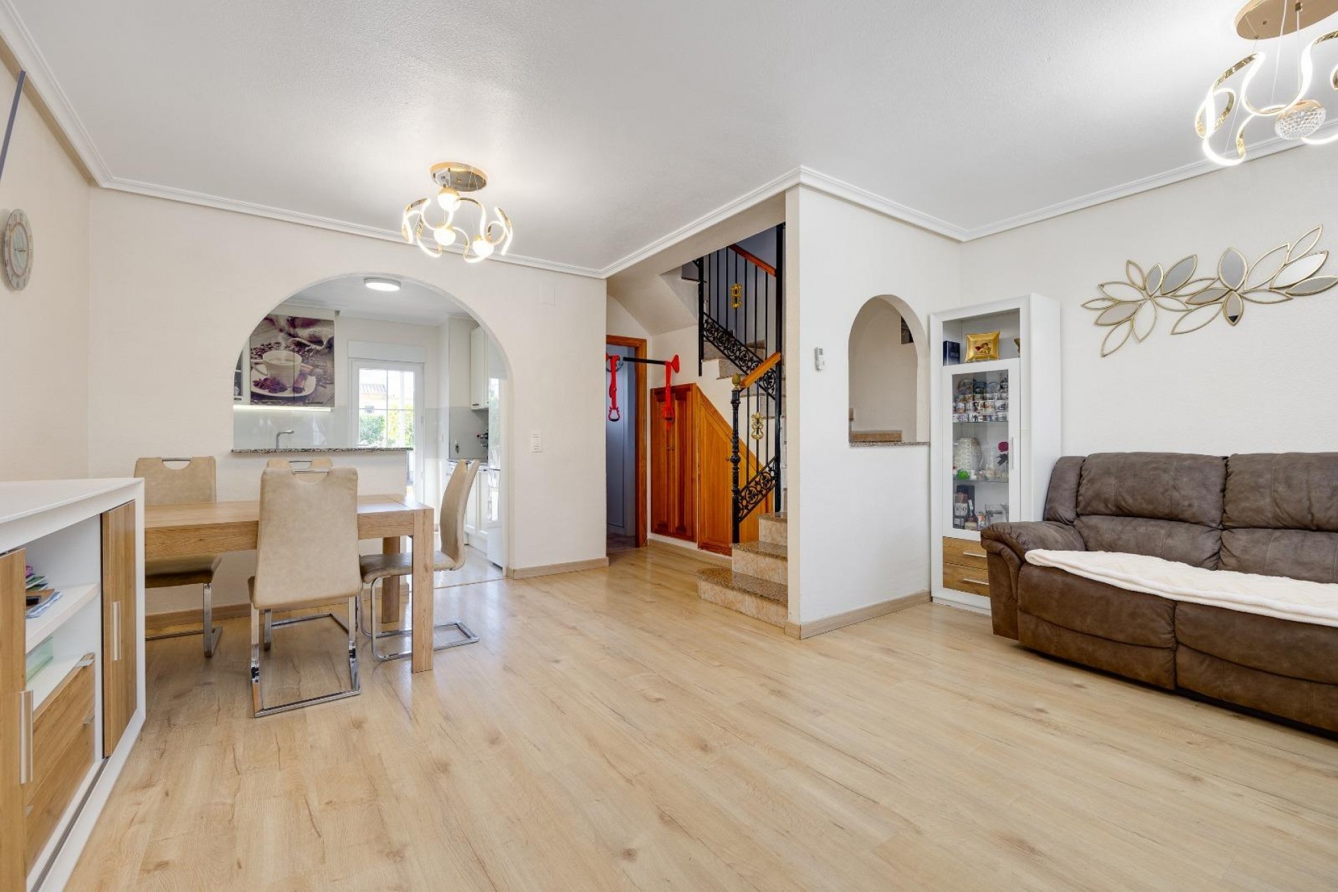 Resale - Town House -
Torrevieja - aguas nuevas