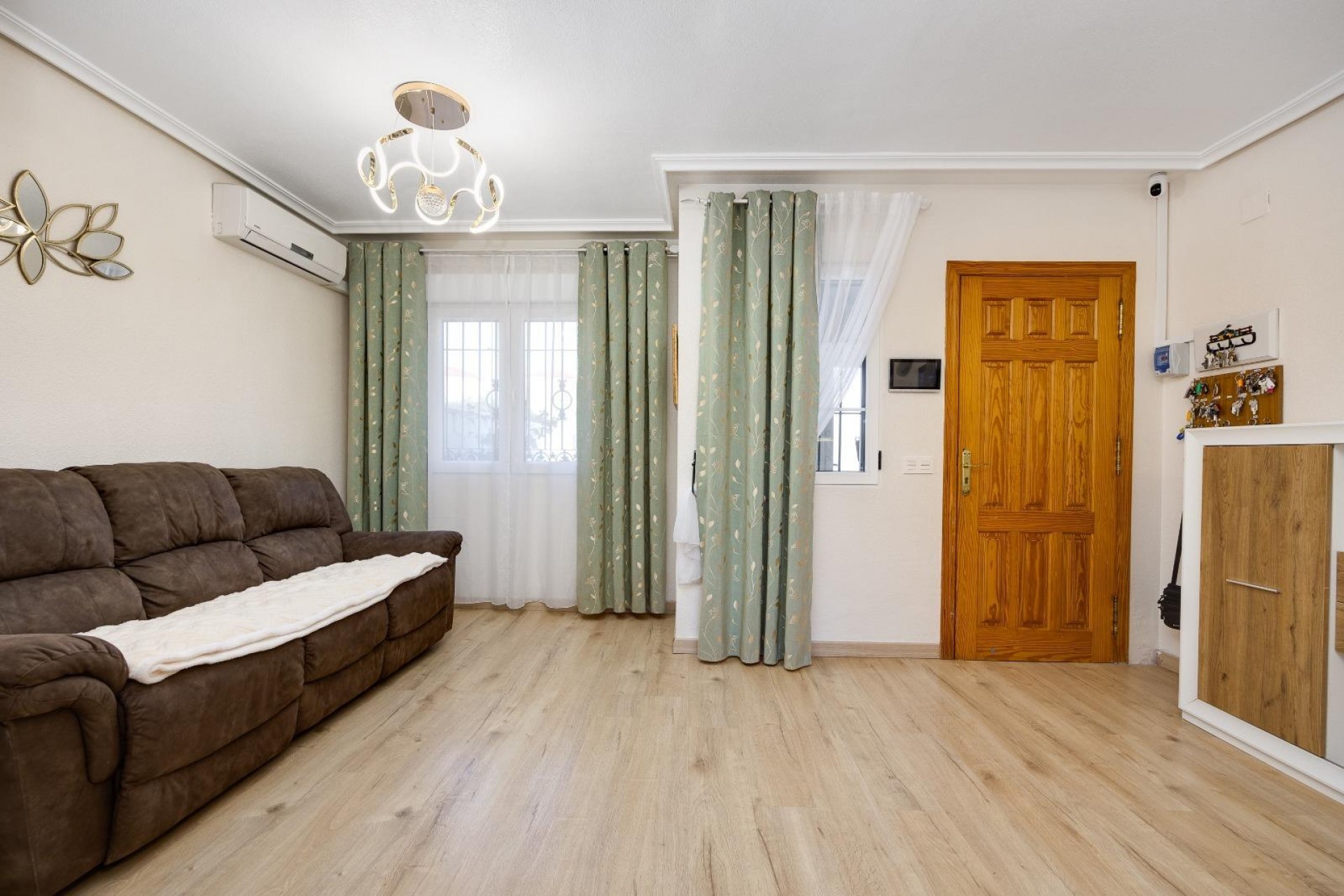 Resale - Town House -
Torrevieja - aguas nuevas