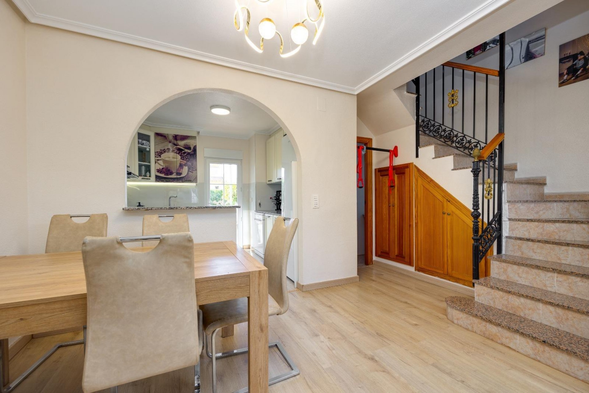 Resale - Town House -
Torrevieja - aguas nuevas