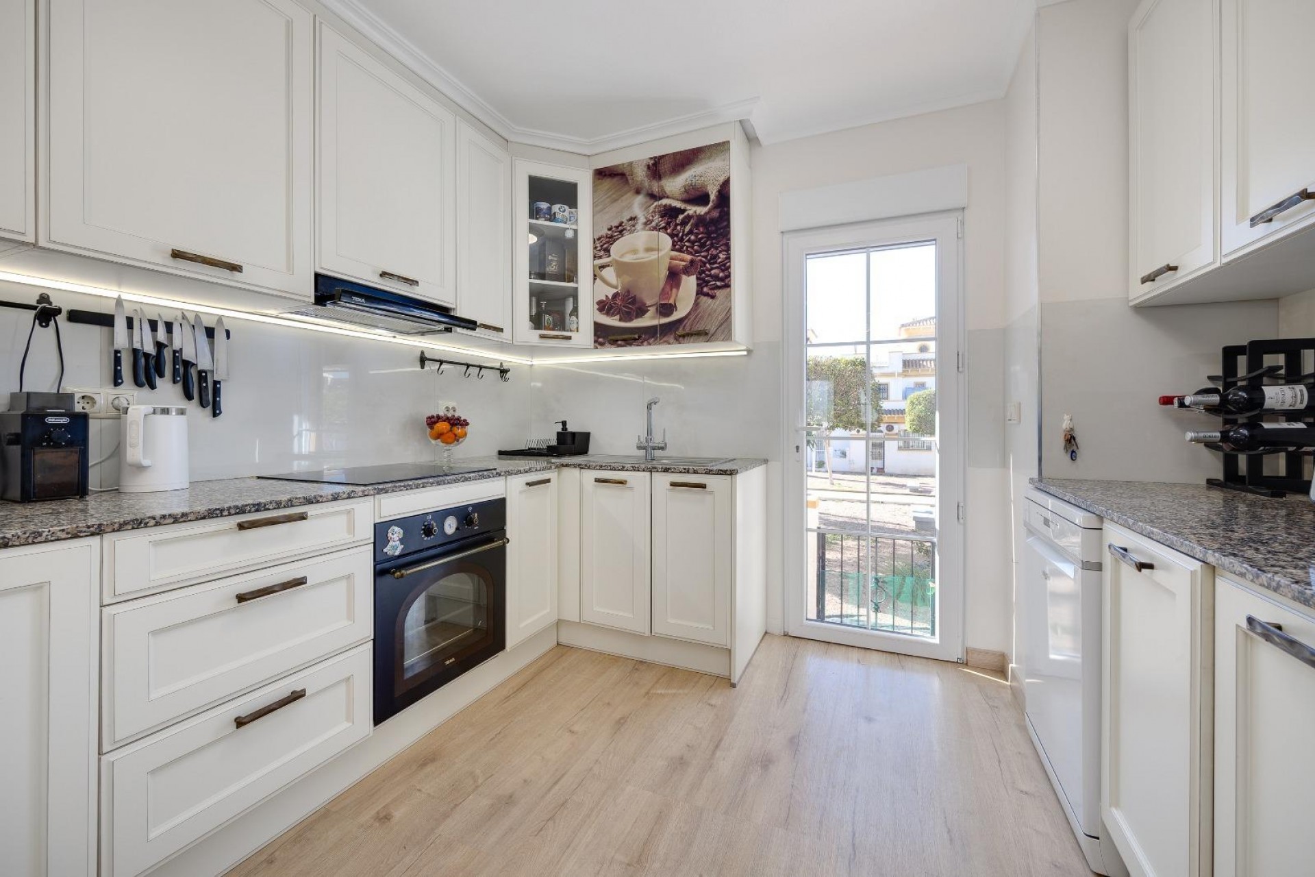 Resale - Town House -
Torrevieja - aguas nuevas