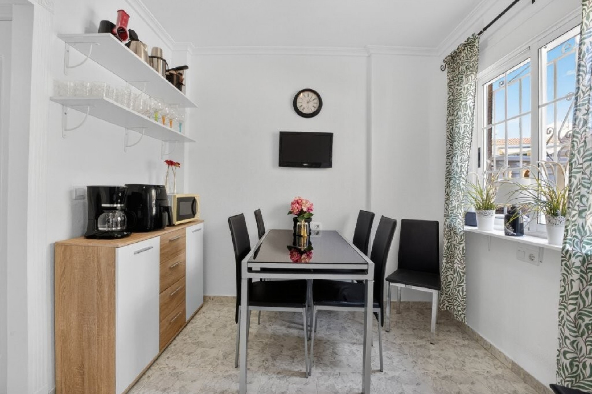 Resale - Town House -
Torrevieja - aguas nuevas