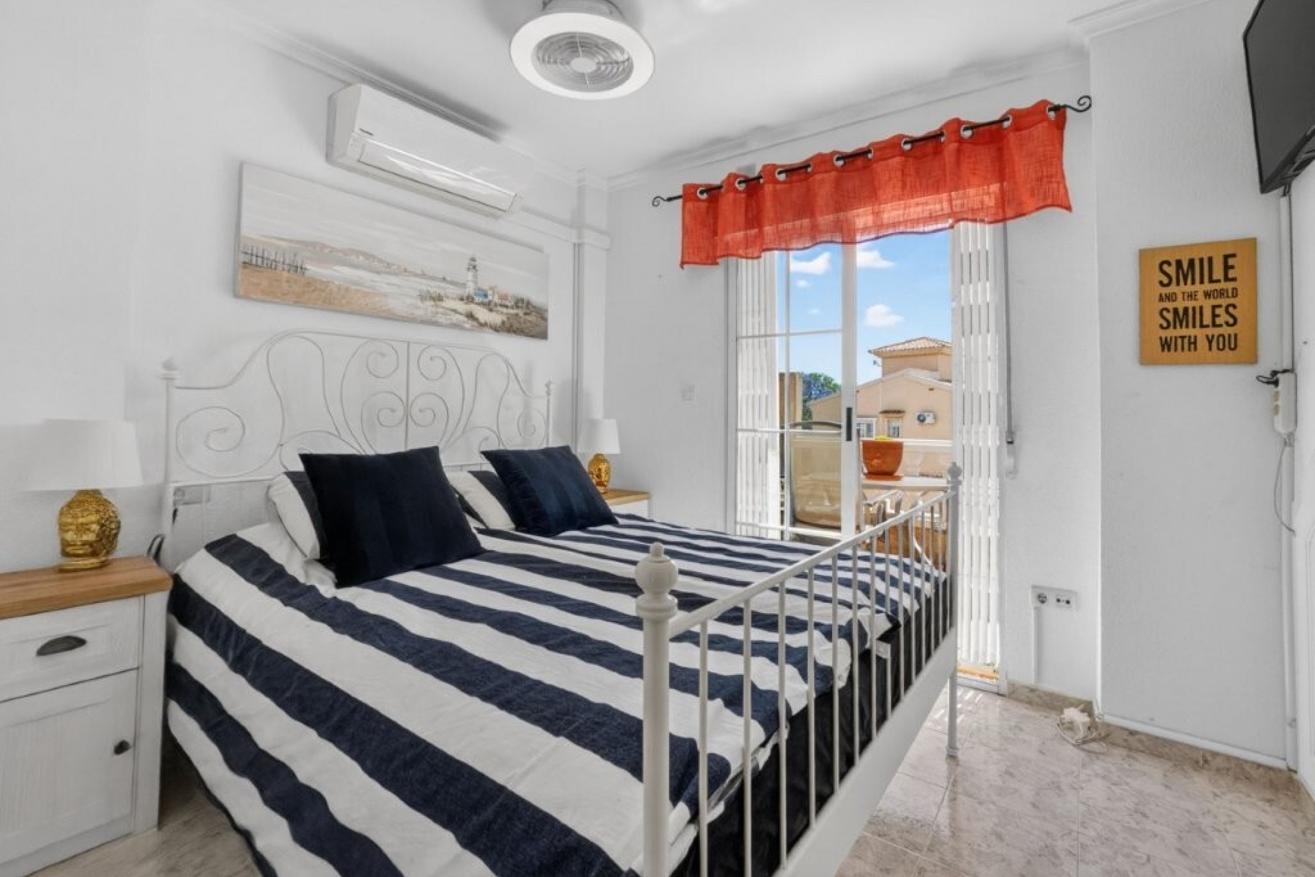 Resale - Town House -
Torrevieja - aguas nuevas