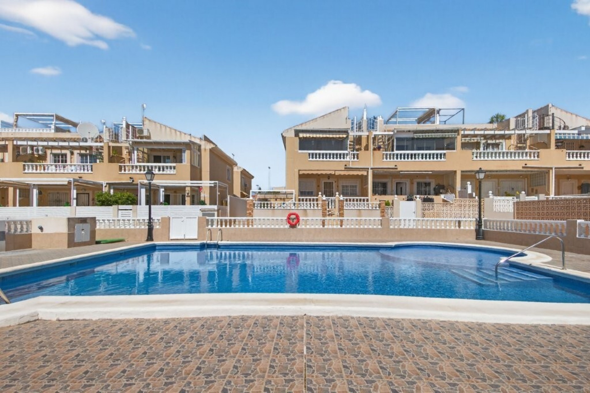 Resale - Town House -
Torrevieja - aguas nuevas
