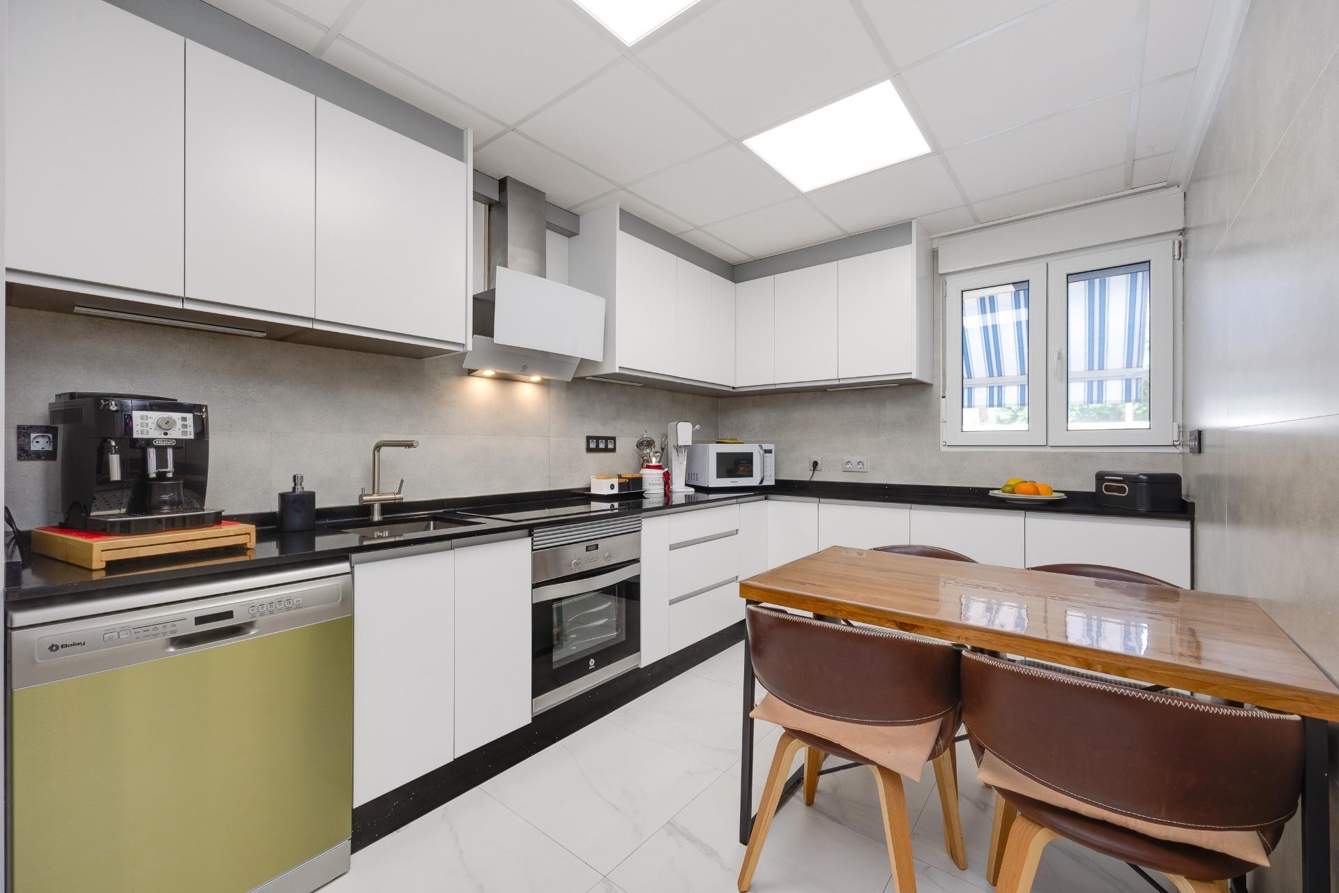 Resale - Town House -
Torrevieja - aguas nuevas