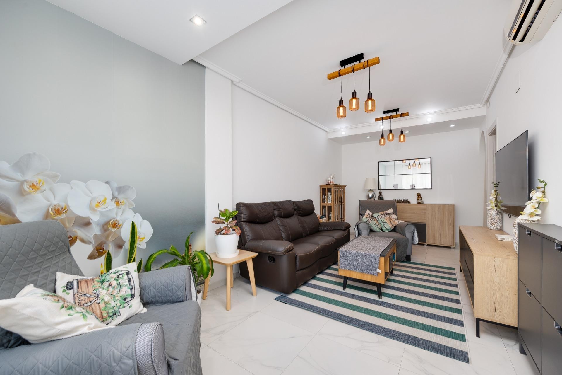 Resale - Town House -
Torrevieja - aguas nuevas