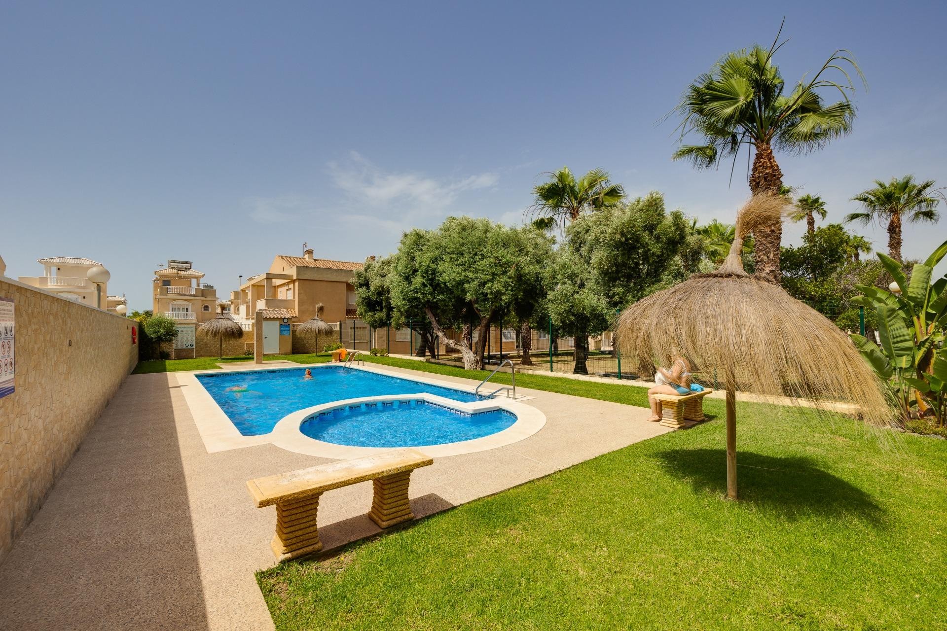 Resale - Town House -
Torrevieja - aguas nuevas