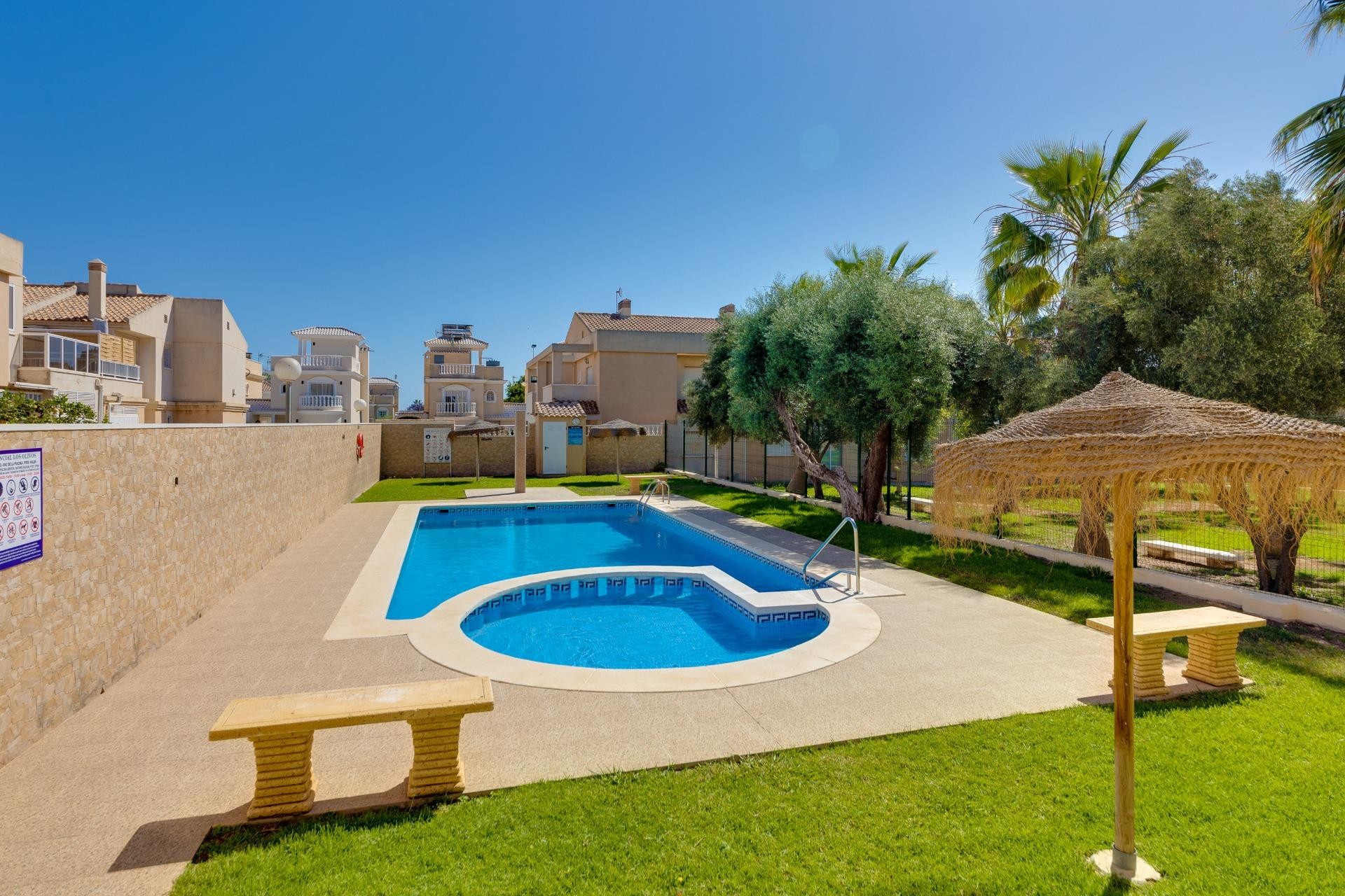 Resale - Town House -
Torrevieja - aguas nuevas
