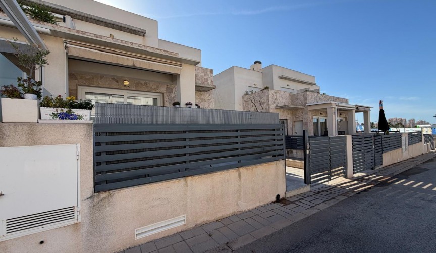 Resale - Town House -
Torrevieja - aguas nuevas
