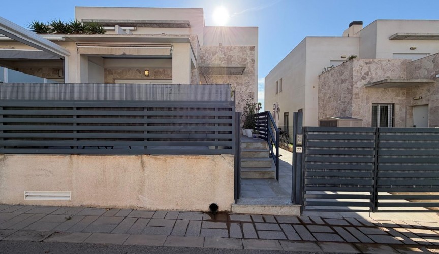 Resale - Town House -
Torrevieja - aguas nuevas