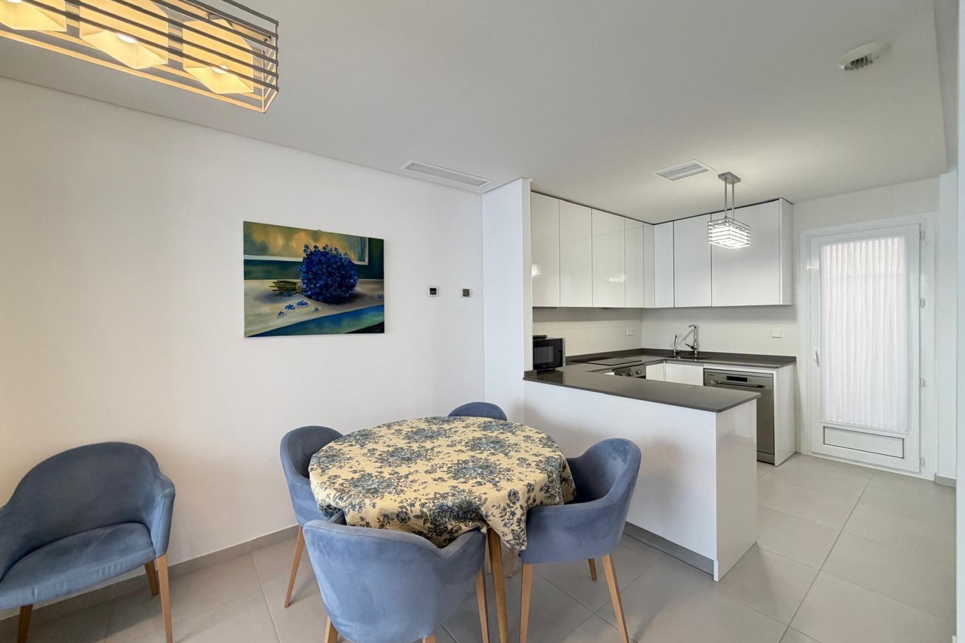 Resale - Town House -
Torrevieja - aguas nuevas