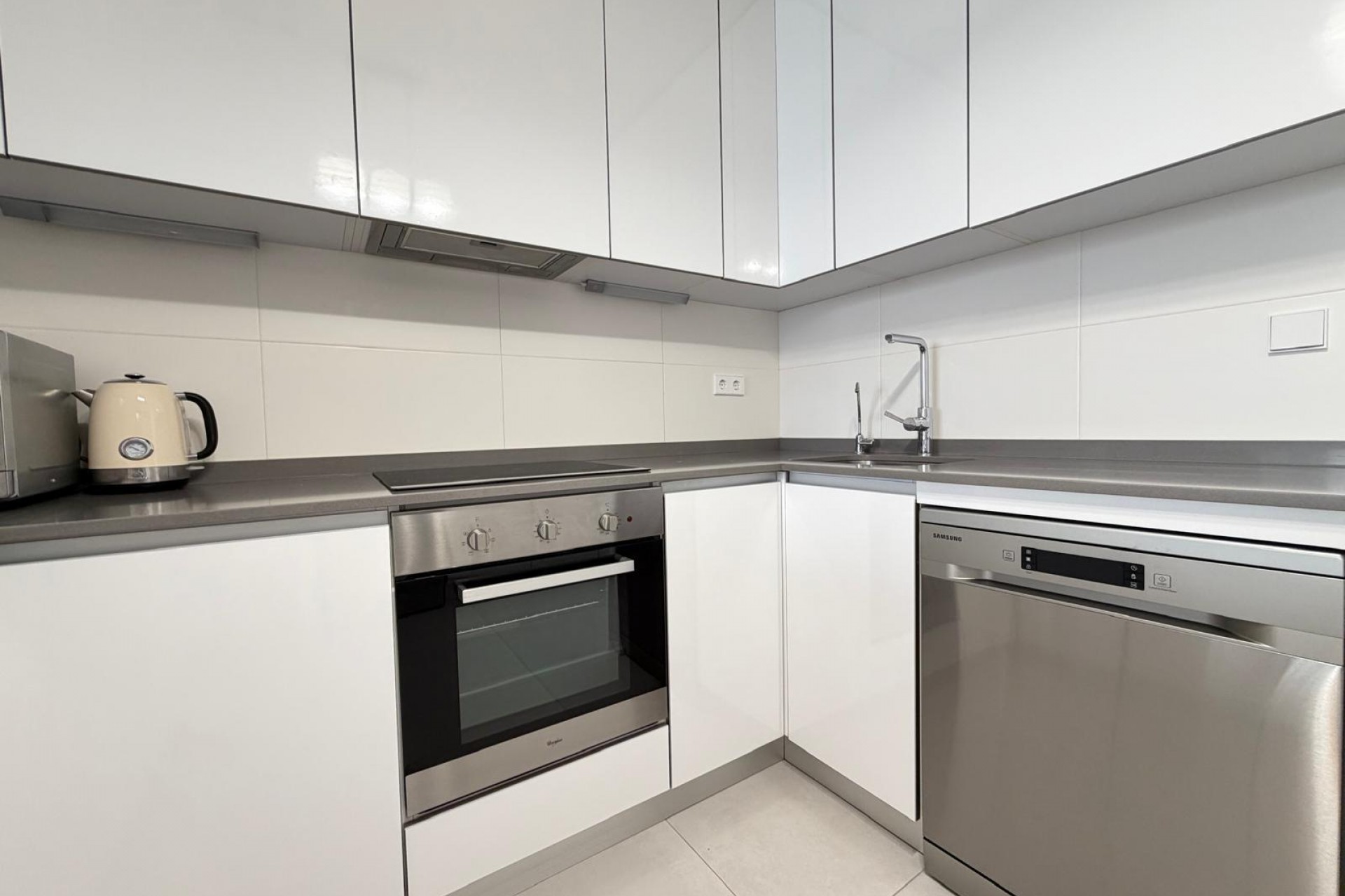 Resale - Town House -
Torrevieja - aguas nuevas