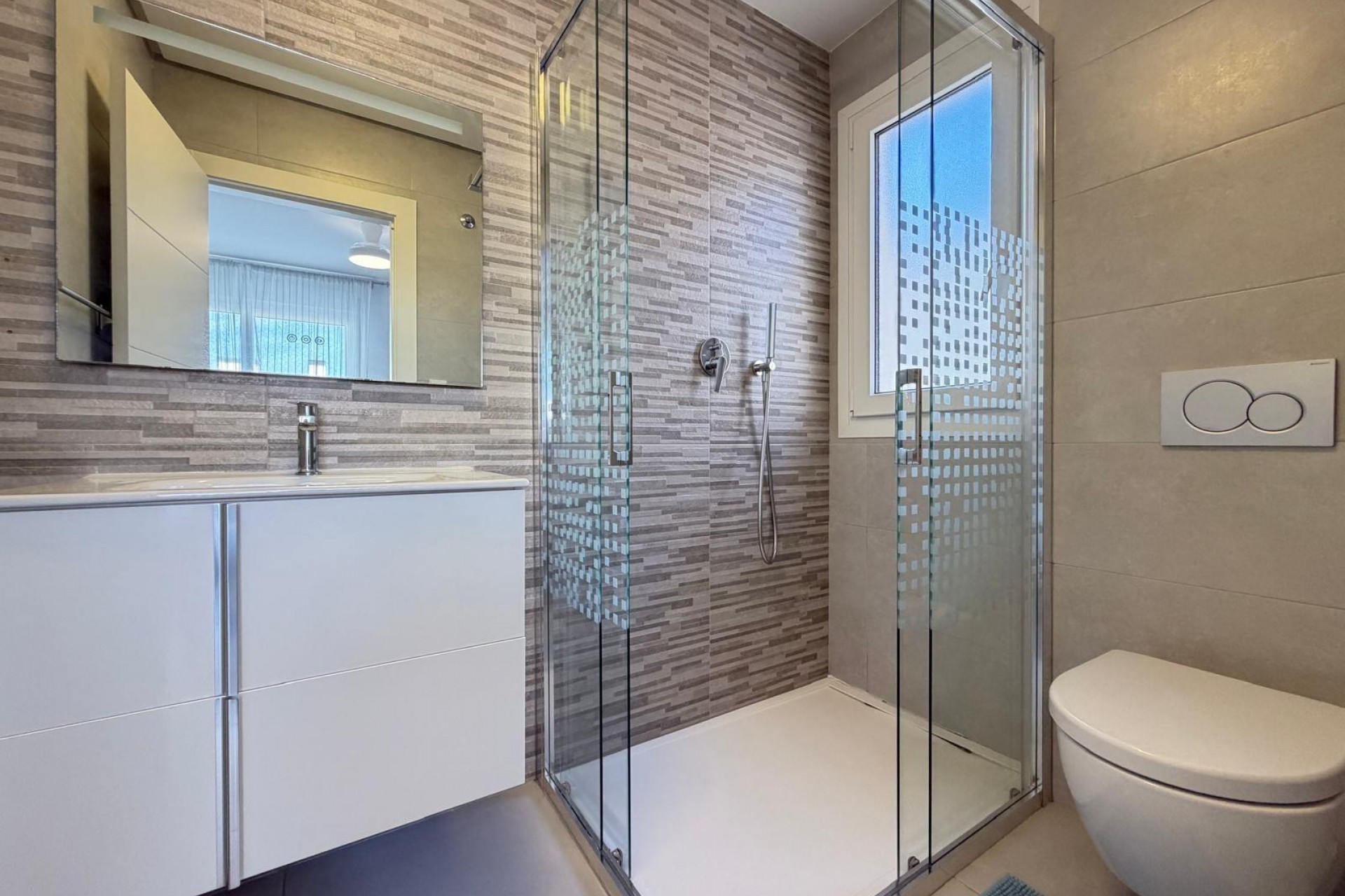 Resale - Town House -
Torrevieja - aguas nuevas