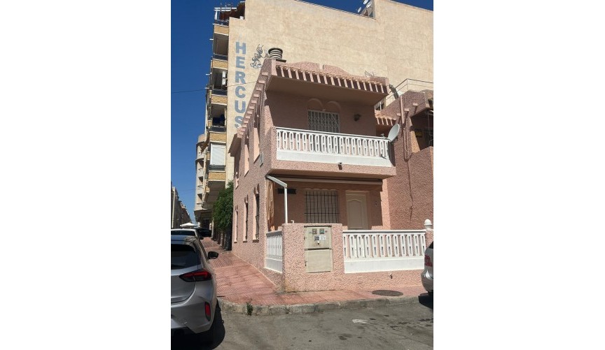 Resale - Town House -
Torrevieja - Centro