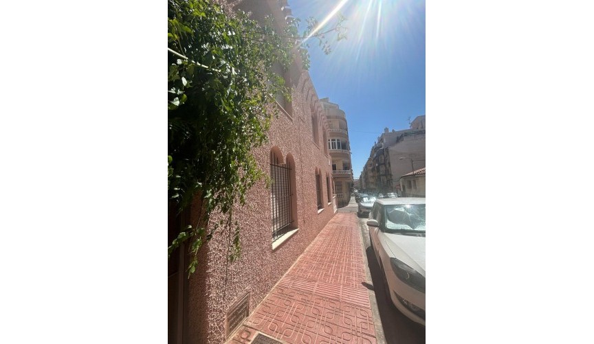 Resale - Town House -
Torrevieja - Centro