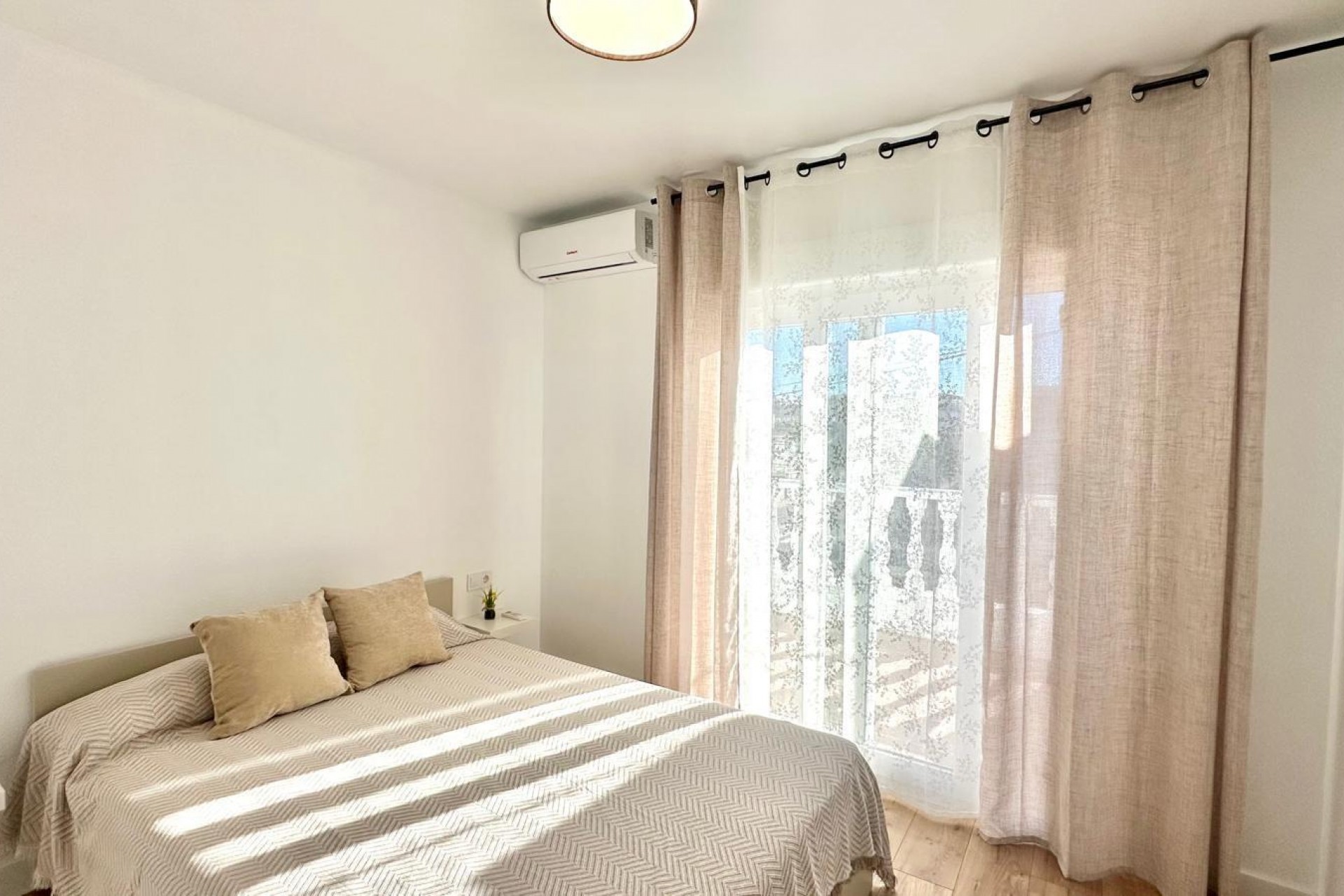 Resale - Town House -
Torrevieja - Estacion De Autobuses