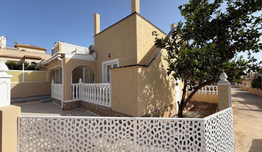 Resale - Town House -
Torrevieja - Miramar - Torre Del Moro