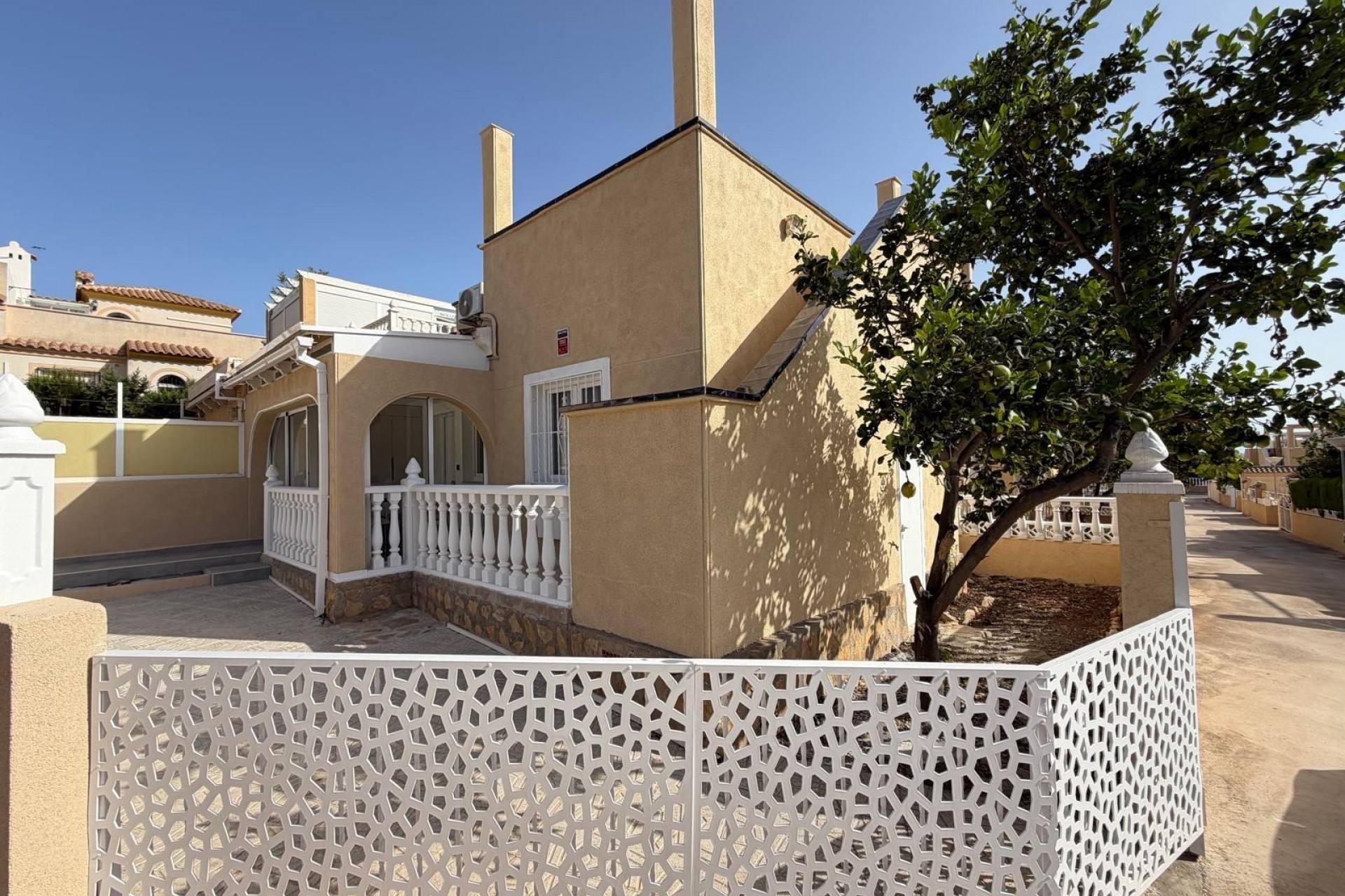 Resale - Town House -
Torrevieja - Miramar - Torre Del Moro