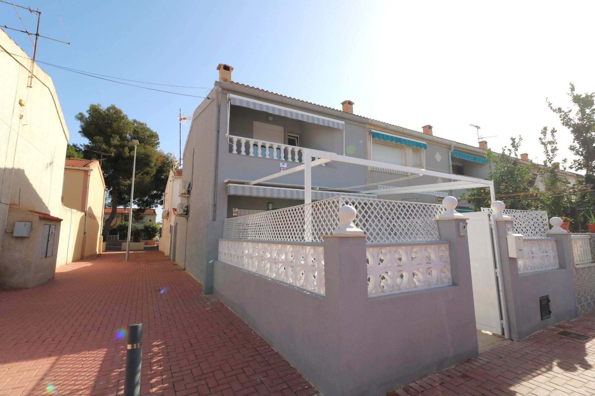 Resale - Town House -
Torrevieja - Playa De Los Naufragos