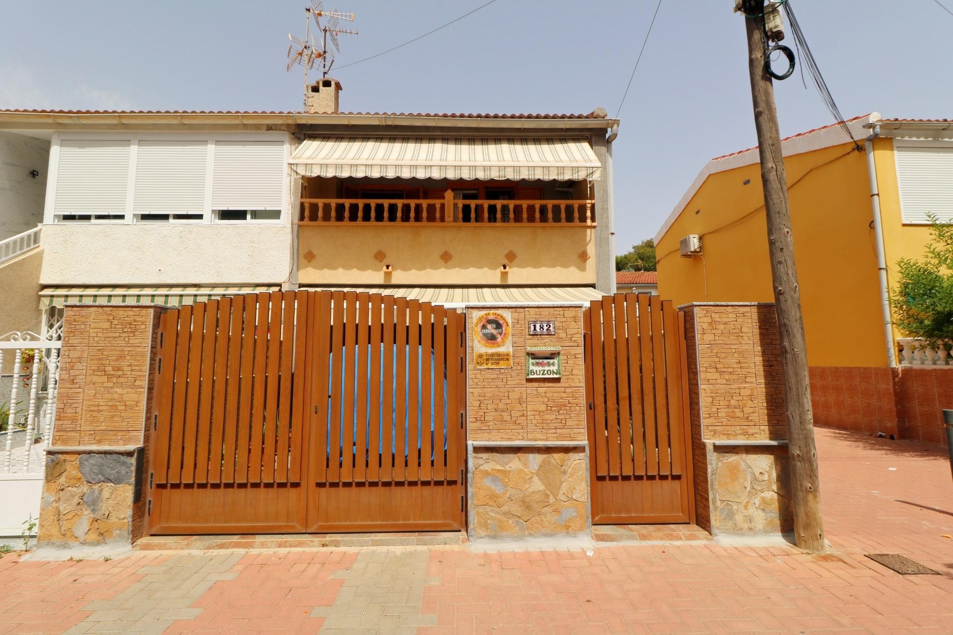 Resale - Town House -
Torrevieja - Playa De Los Naufragos