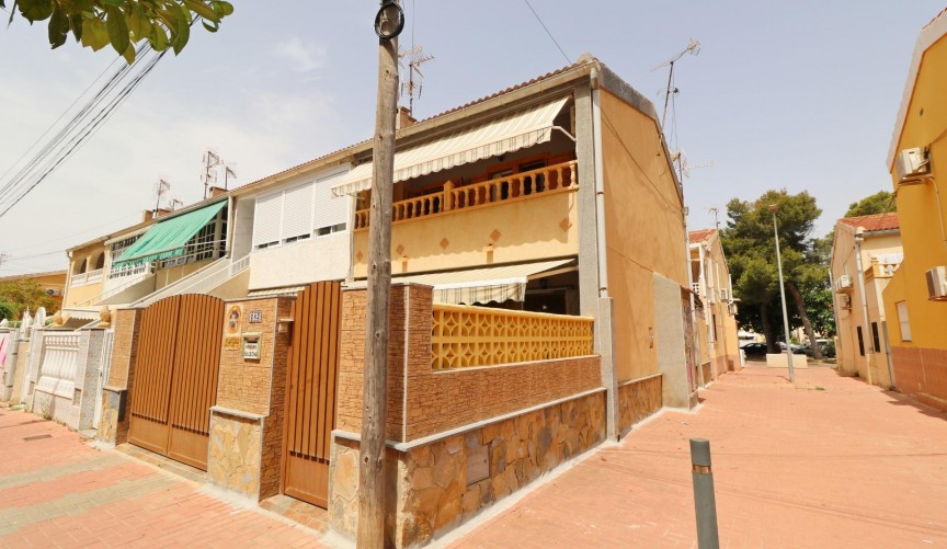 Resale - Town House -
Torrevieja - Playa De Los Naufragos