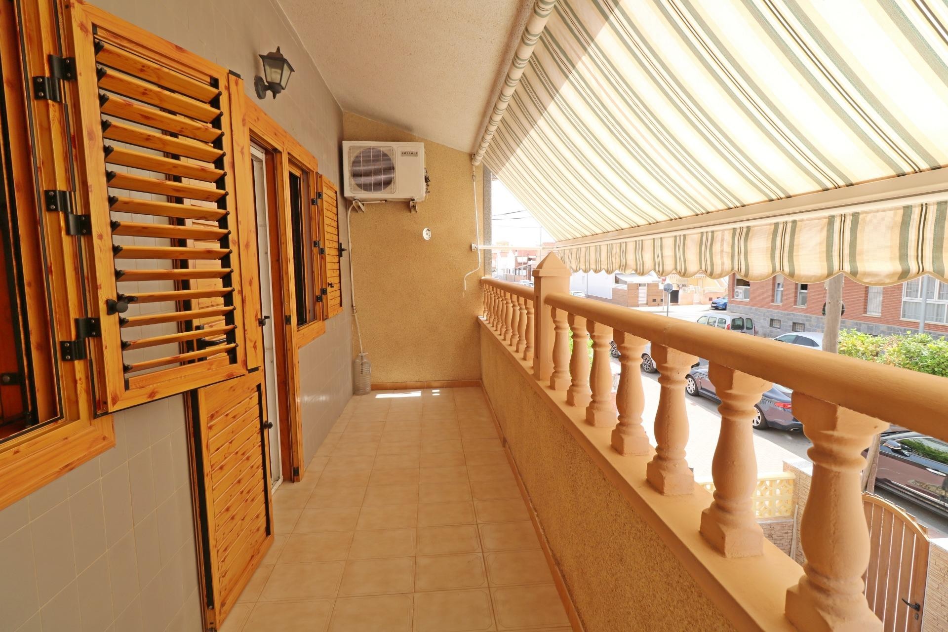 Resale - Town House -
Torrevieja - Playa De Los Naufragos