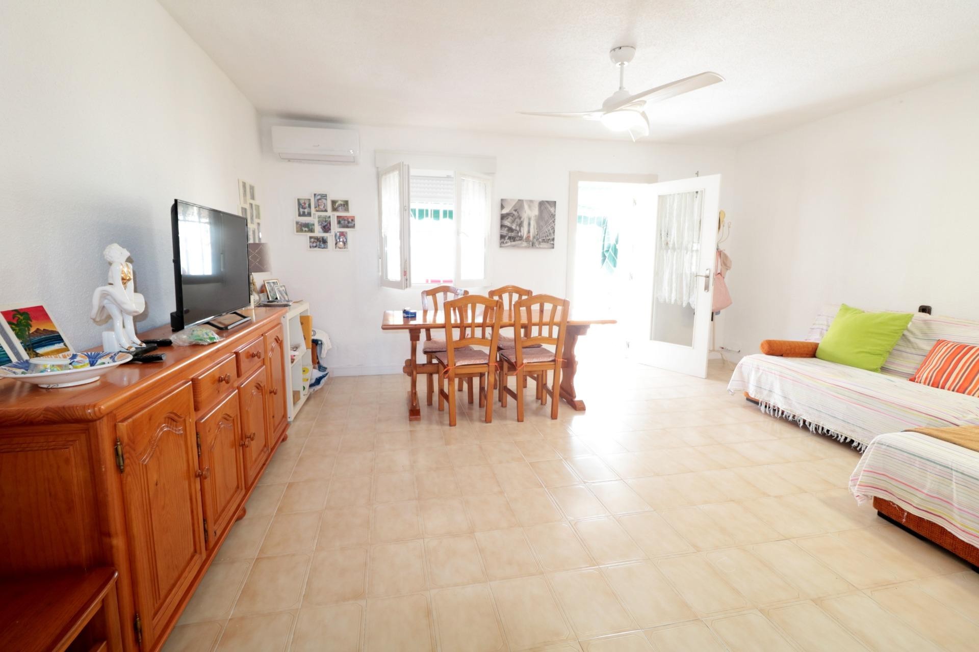 Resale - Town House -
Torrevieja - Playa De Los Naufragos