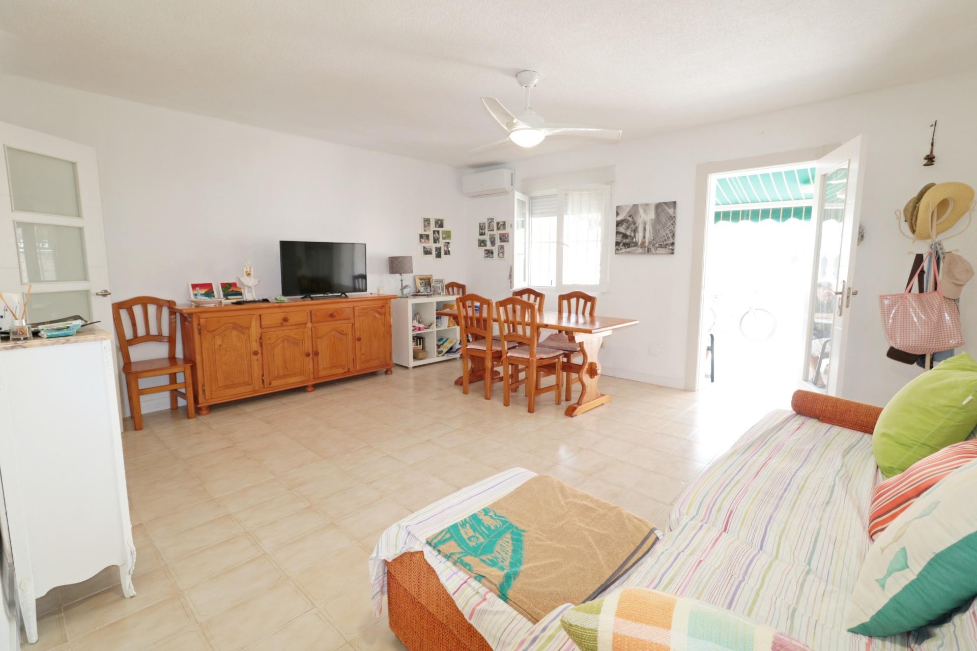 Resale - Town House -
Torrevieja - Playa De Los Naufragos