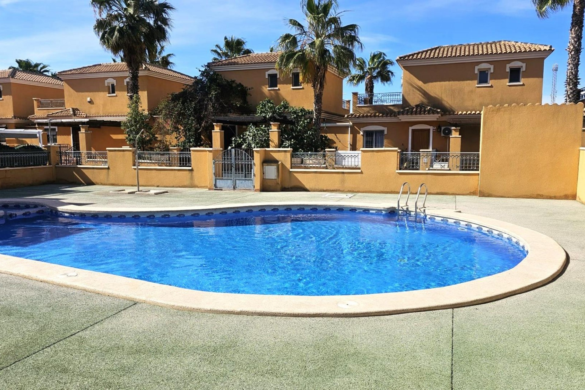Resale - Town House -
Torrevieja - Sector 25