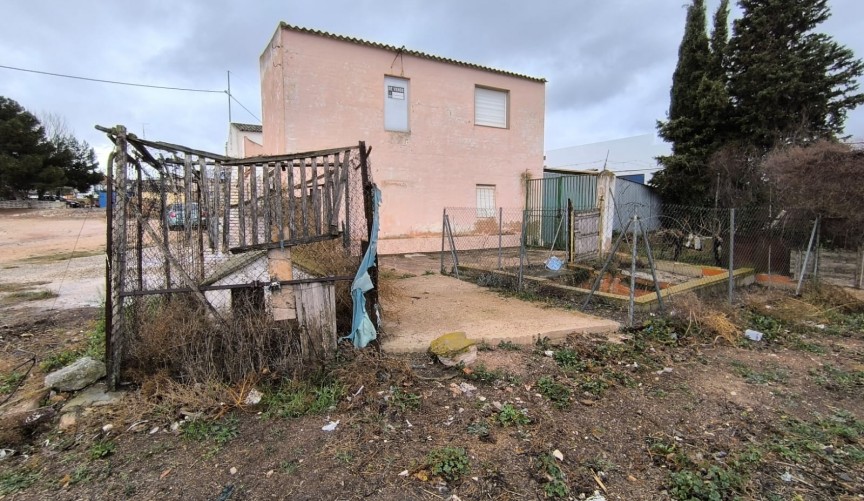 Resale - Town House -
Yecla - Inland