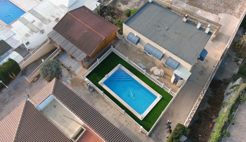 Resale - Villa -
Albatera - Inland