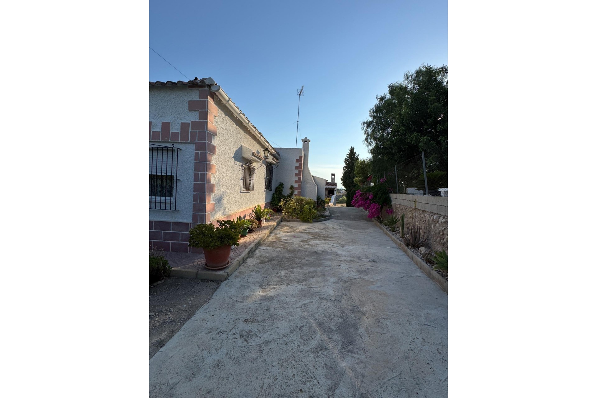 Resale - Villa -
Albatera - Partida Lomas