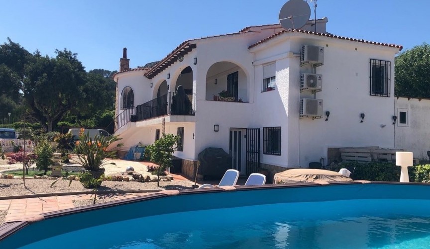 Resale - Villa -
Alcalalí - Inland