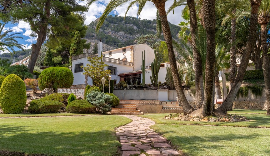 Resale - Villa -
Alcoy - Inland