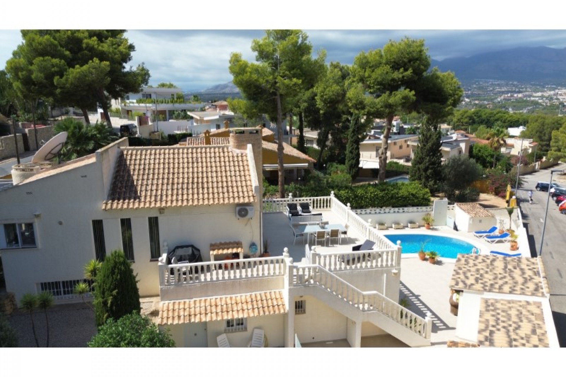 Resale - Villa -
Alfas del Pí - Costa Blanca