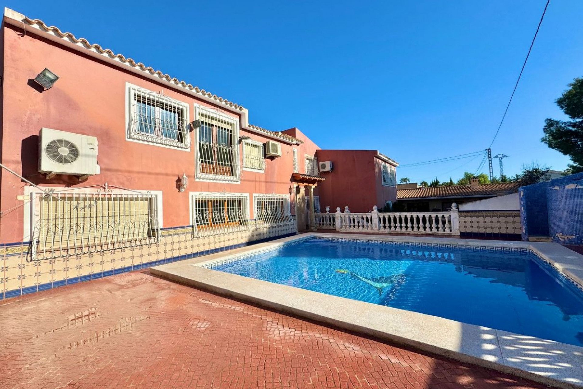 Resale - Villa -
Alfas del Pí - Costa Blanca