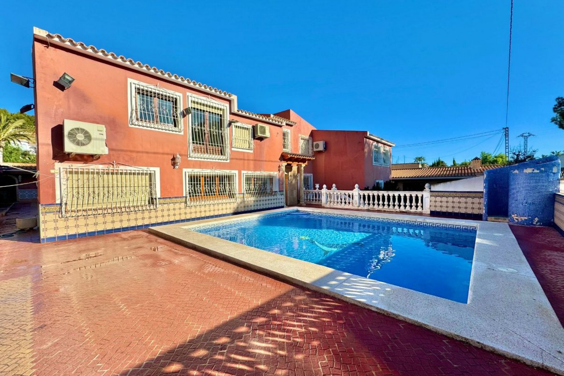 Resale - Villa -
Alfas del Pí - Costa Blanca