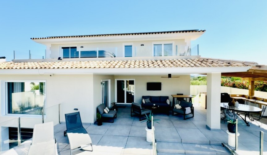 Resale - Villa -
Alfas del Pí - Costa Blanca