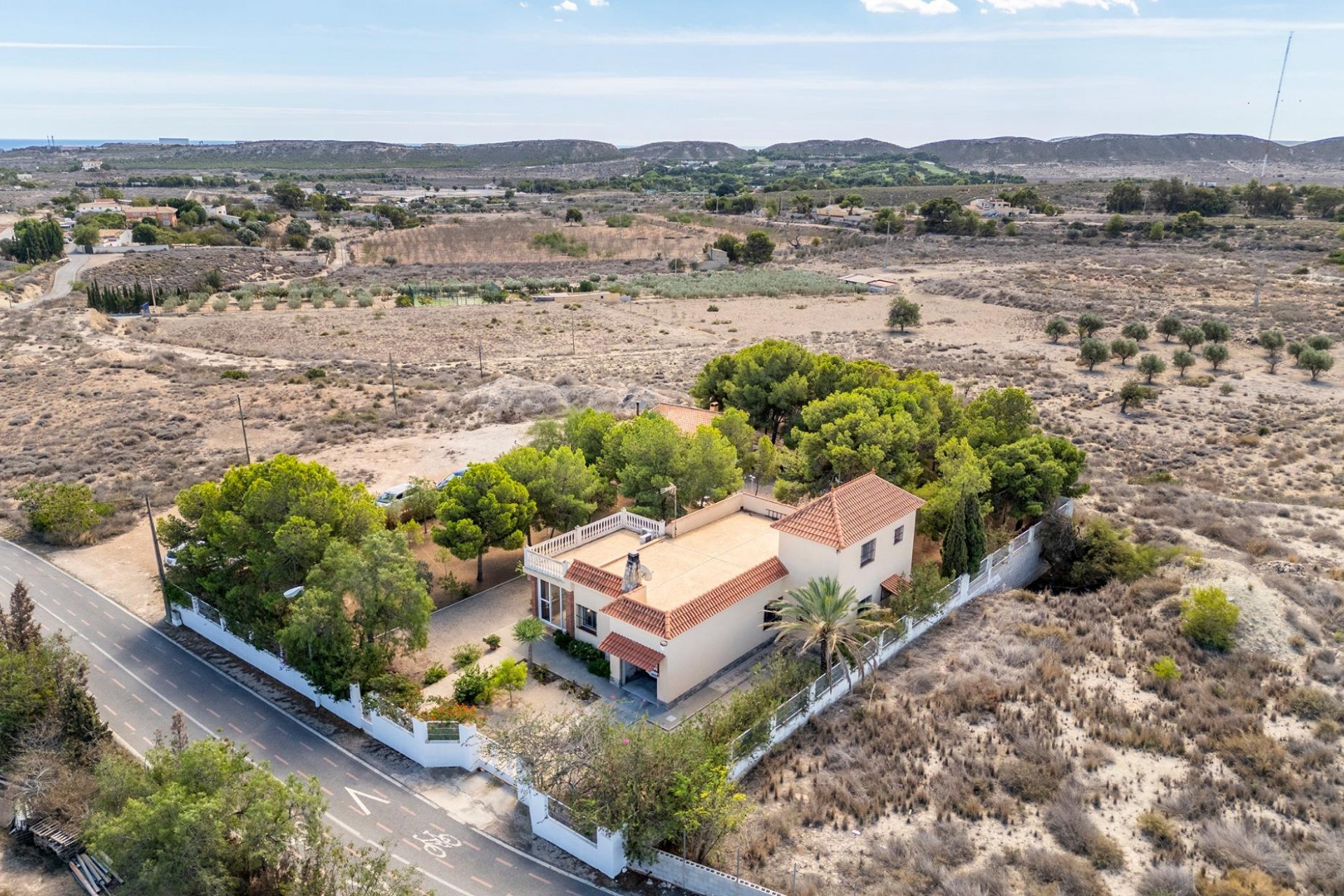 Resale - Villa -
Alicante - Ciudad De Asís - Font-calent - El Bacarot