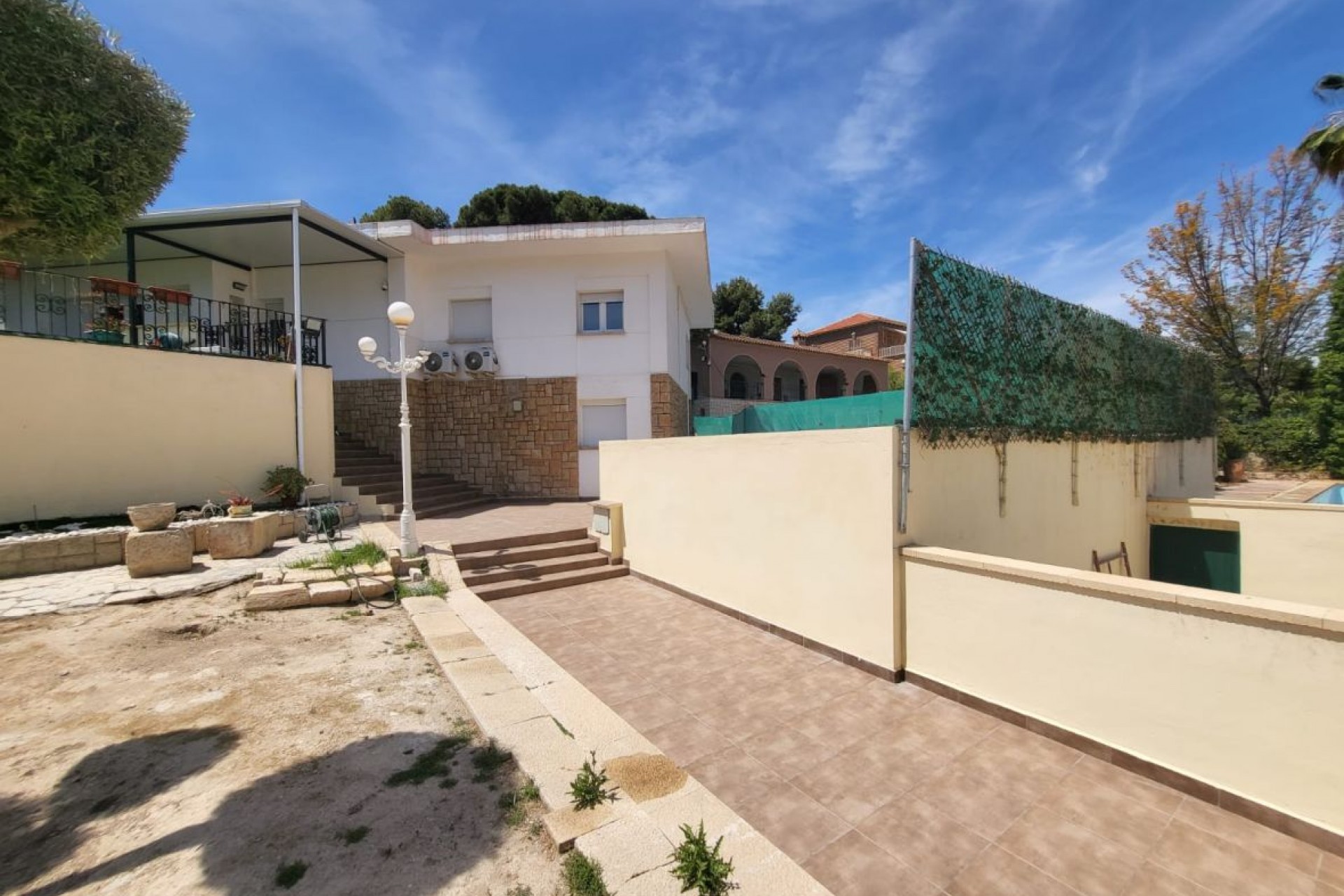 Resale - Villa -
Alicante - Costa Blanca