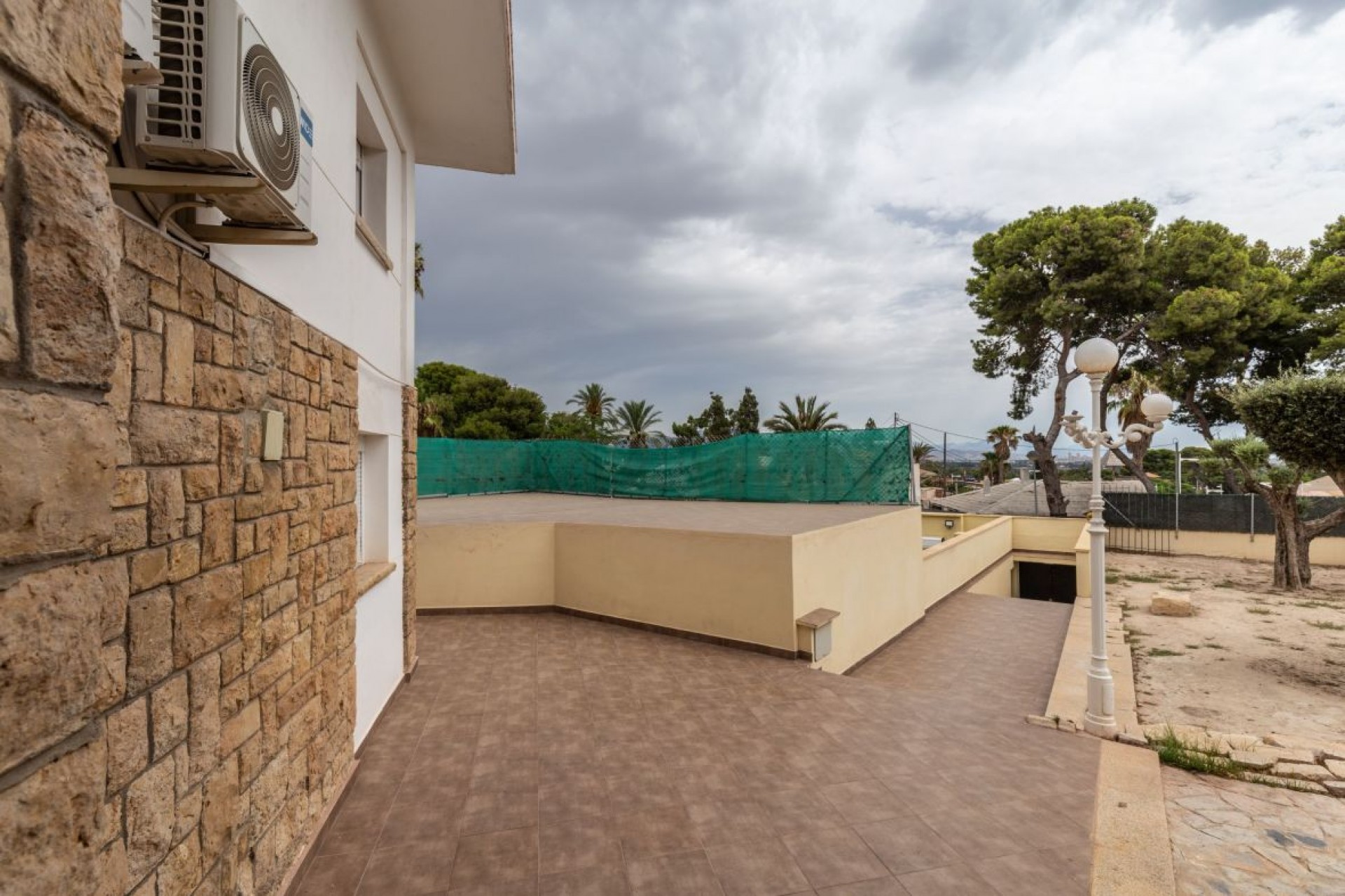 Resale - Villa -
Alicante - Costa Blanca