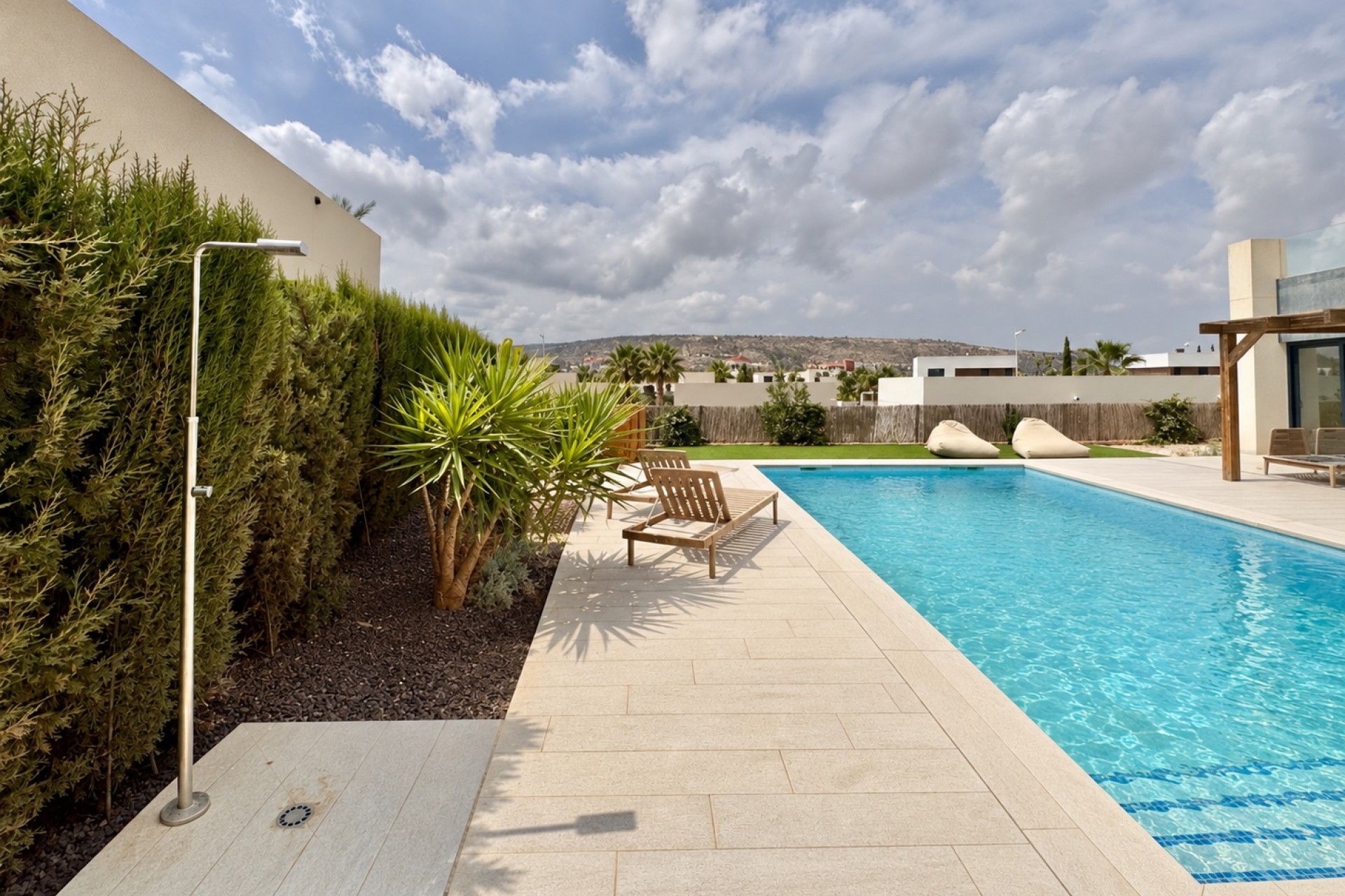 Resale - Villa -
Alicante - Costa Blanca