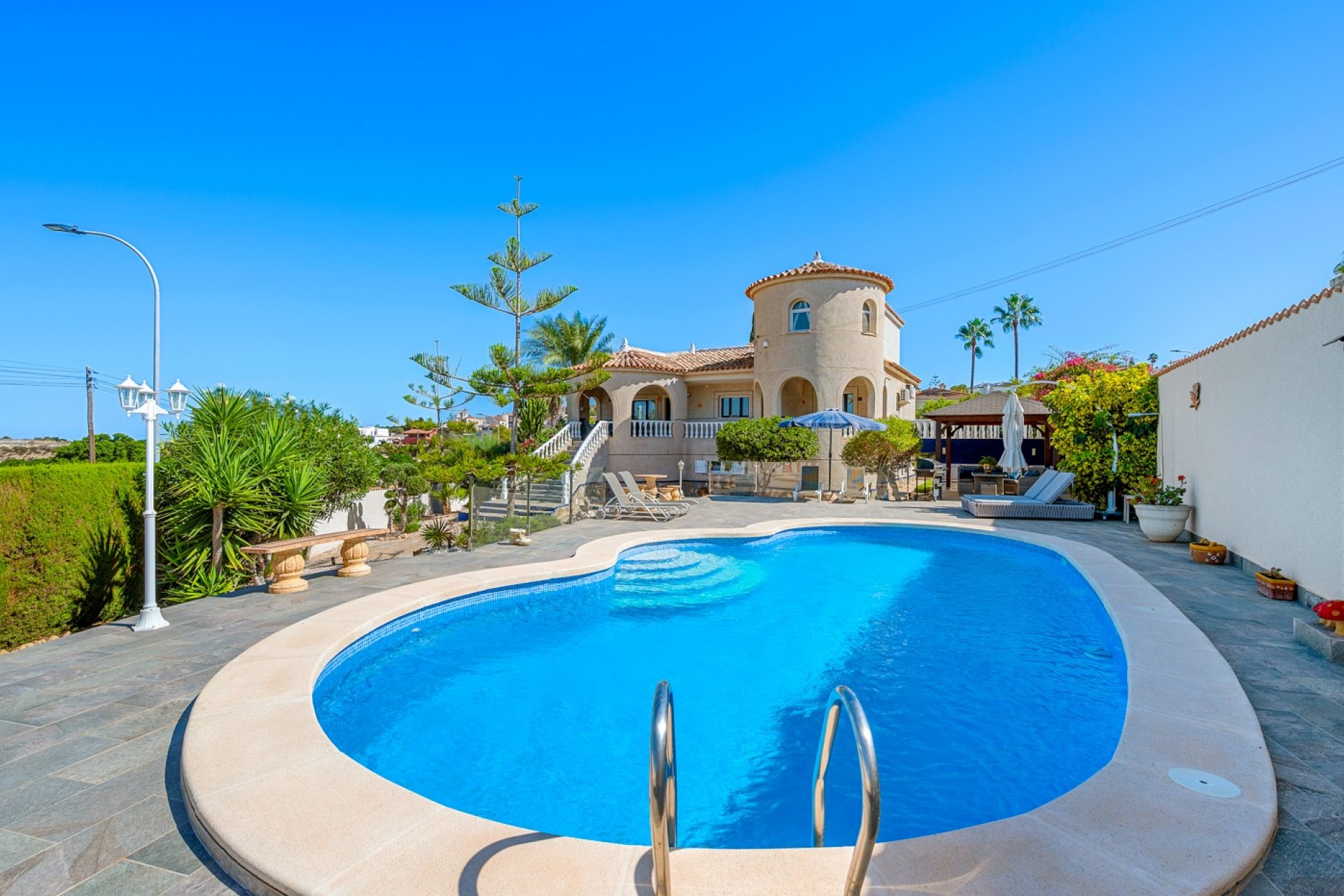 Resale - Villa -
Almoradí - Inland